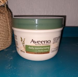 Aveeno Daily Moisturizing Body Yogurt Vanilla and Oats Lotion 6.5 oz